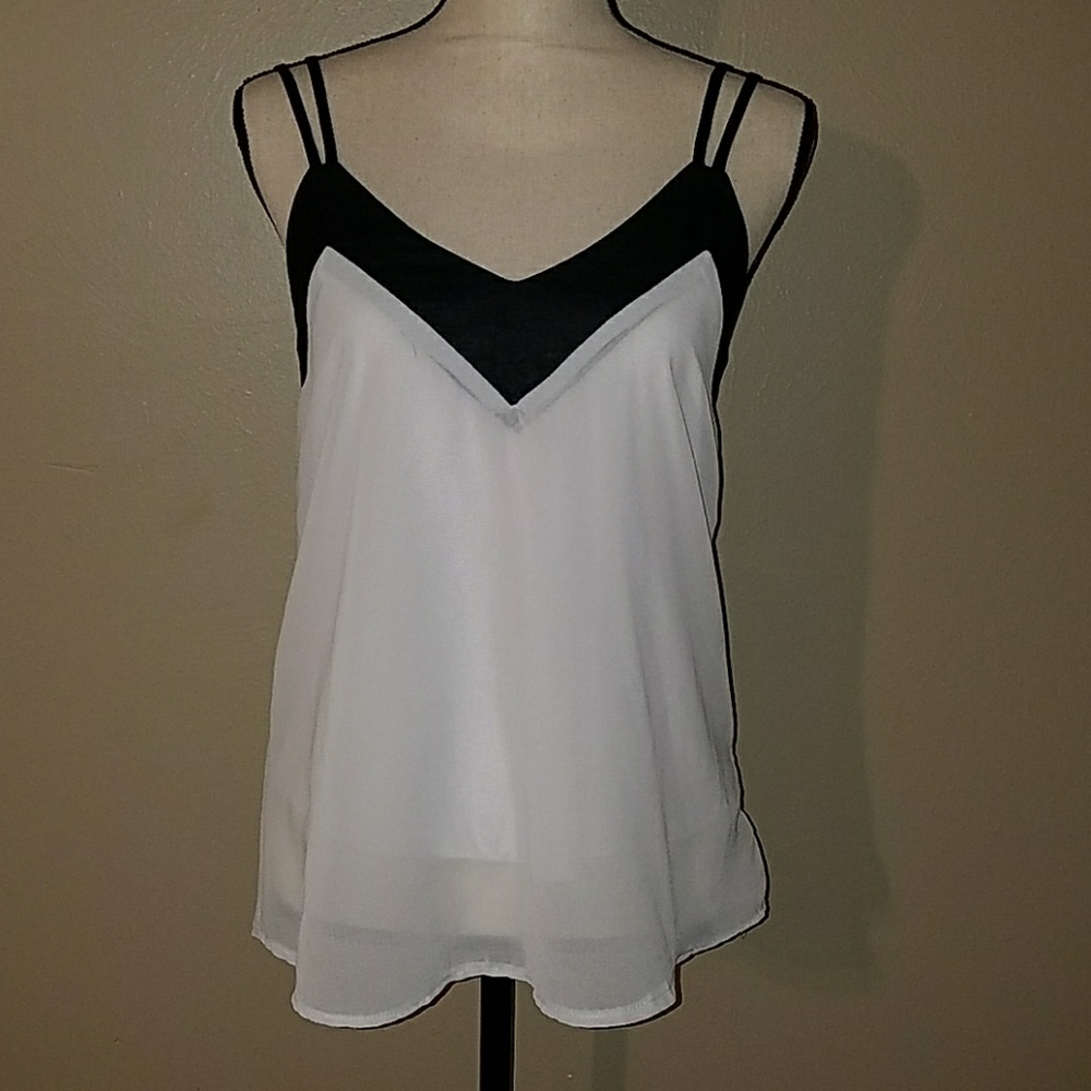 🍬OFFERS🍬 White & Black oversized top.